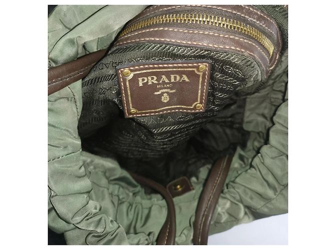 Borsa a tracolla Prada in nylon verde - vista 4