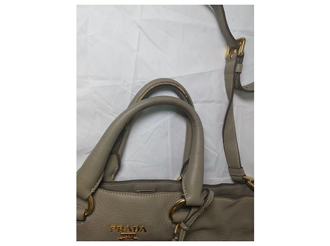 Prada Umhängetasche aus Leder Grau - Ansicht 13