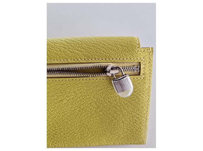 Hermès cartera compacta con bolsillo Kelly Amarillo - vista 4
