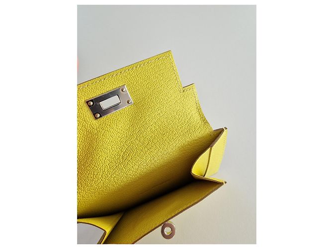 Hermès cartera compacta con bolsillo Kelly Amarillo - vista 5