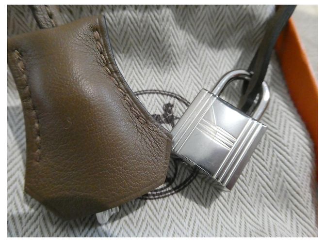 clochette , nuova cerniera e lucchetto Hermès per la borsa per la polvere Hermès Verde oliva - vista 2
