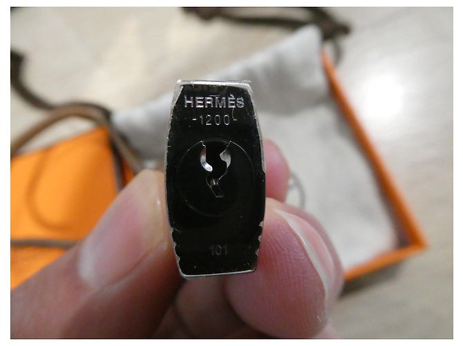 clochette , nuova cerniera e lucchetto Hermès per la borsa per la polvere Hermès Verde oliva - vista 3