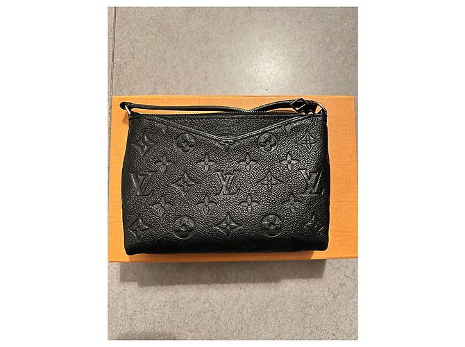 Pallas Louis Vuitton Uniform Nero - vista 2