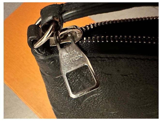 Pallas Louis Vuitton Uniform Nero - vista 3