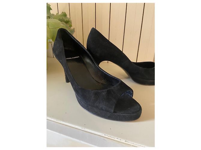 Pierre Hardy Pumps aus schwarzem Wildleder mit offener Spitze - Ansicht 11