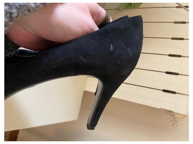 Pierre Hardy Pumps aus schwarzem Wildleder mit offener Spitze - Ansicht 8