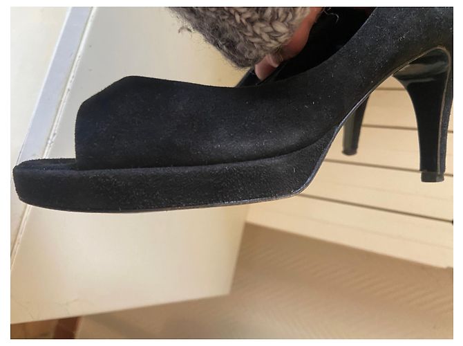 Pierre Hardy Pumps aus schwarzem Wildleder mit offener Spitze - Ansicht 9