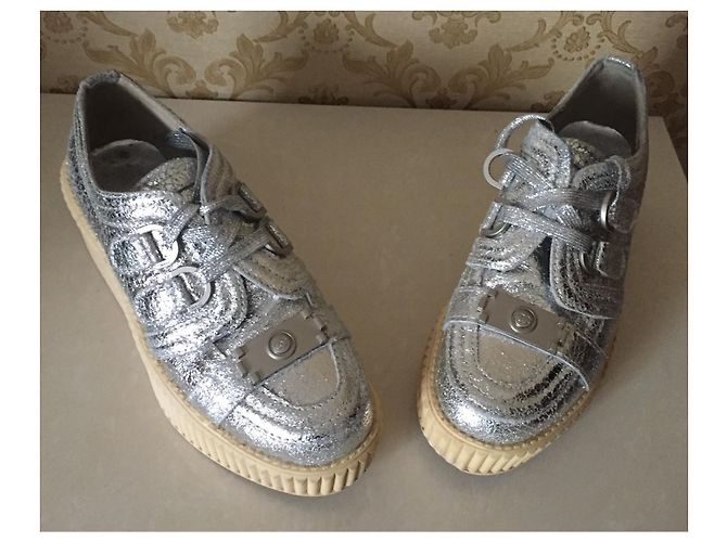 Chanel Creepers in pelle metallizzata argento Silver hardware - vista 2