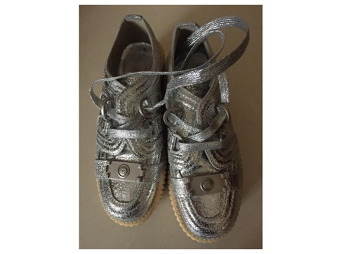 Chanel Creepers in pelle metallizzata argento Silver hardware - vista 3