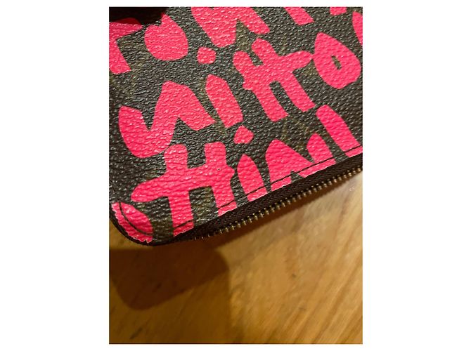 Louis Vuitton Graffiti scattanti con monete LV Fuschia - vista 6