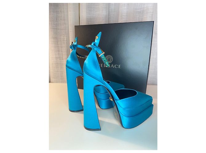 Décolleté Versace Aevitas in pelle blu con cristalli - vista 10
