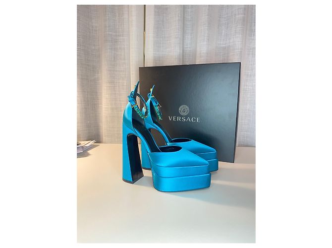 Décolleté Versace Aevitas in pelle blu con cristalli - vista 11