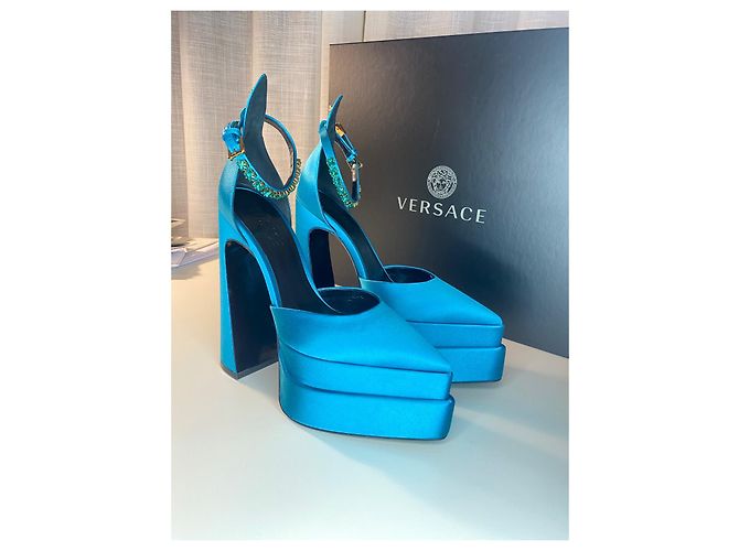 Décolleté Versace Aevitas in pelle blu con cristalli - vista 12