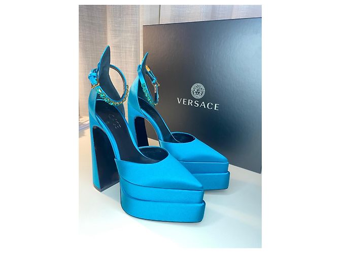 Décolleté Versace Aevitas in pelle blu con cristalli - vista 13