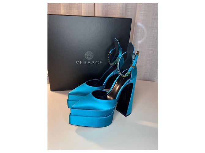 Décolleté Versace Aevitas in pelle blu con cristalli - vista 14