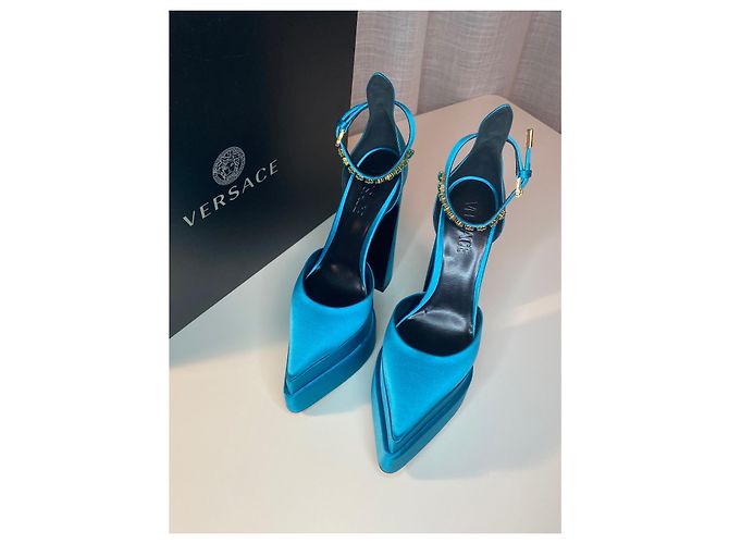 Décolleté Versace Aevitas in pelle blu con cristalli - vista 15