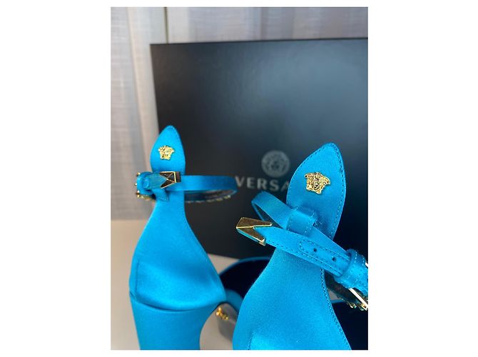 Décolleté Versace Aevitas in pelle blu con cristalli - vista 4