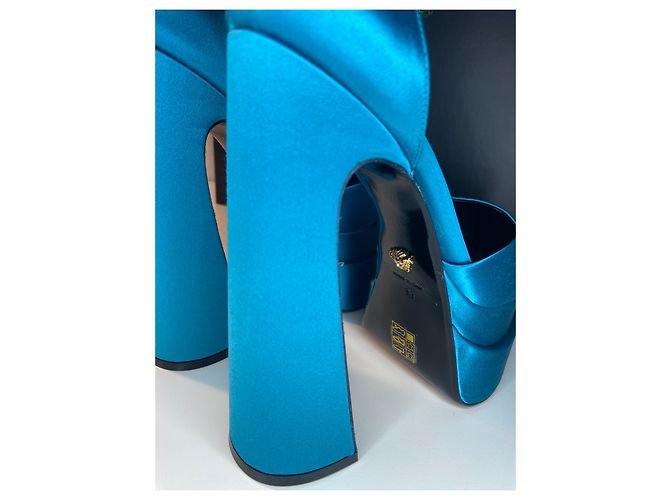 Décolleté Versace Aevitas in pelle blu con cristalli - vista 5