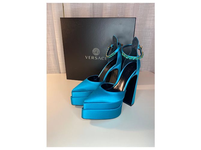 Décolleté Versace Aevitas in pelle blu con cristalli - vista 7