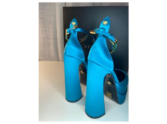 Décolleté Versace Aevitas in pelle blu con cristalli - vista 8