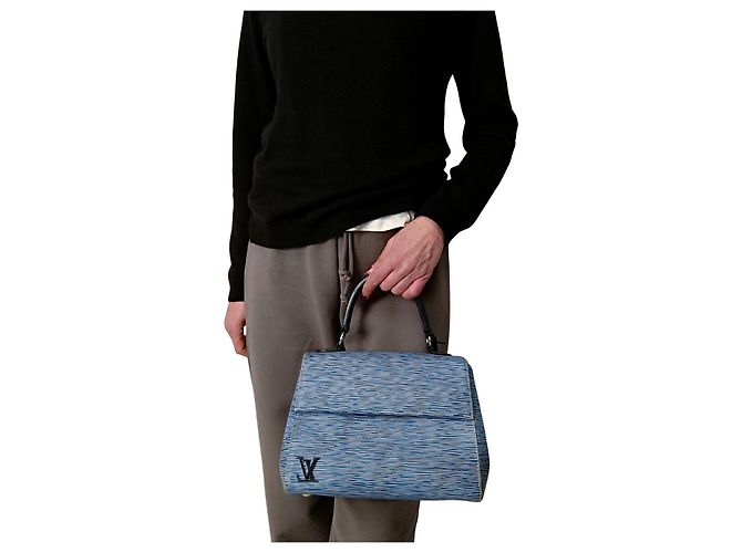 Louis Vuitton Borsa a mano Cluny Plain in pelle Epi azzurra Blu navy - vista 8