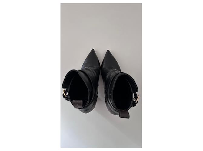 Matchmake Ankle booties Louis Vuitton Black - view 2