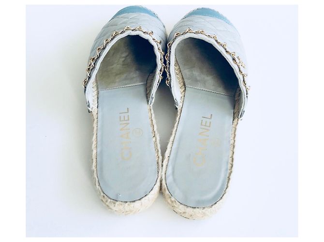 Mule Chanel in pelle blu con catena CC dorata - view 11