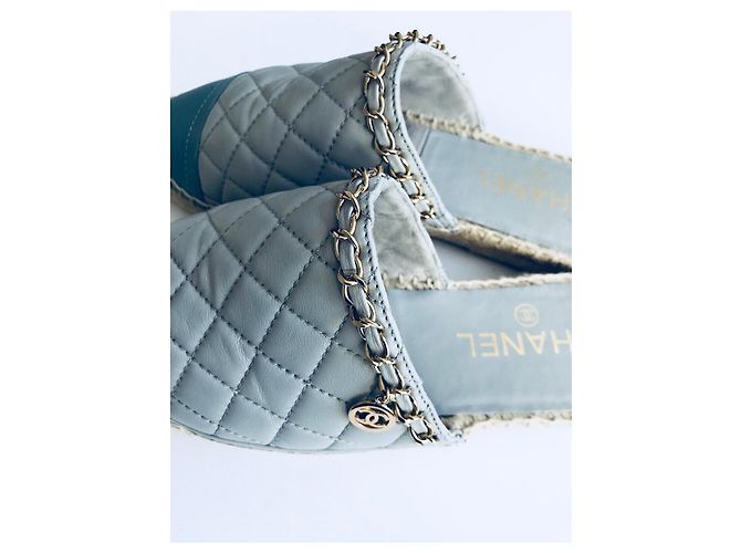 Mule Chanel in pelle blu con catena CC dorata - view 12