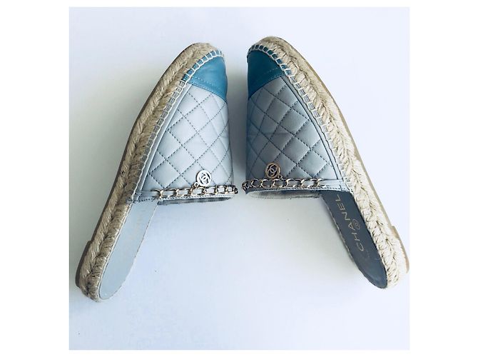 Mule Chanel in pelle blu con catena CC dorata - view 16