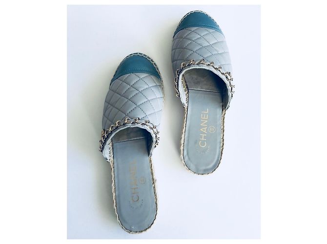 Mule Chanel in pelle blu con catena CC dorata - view 17