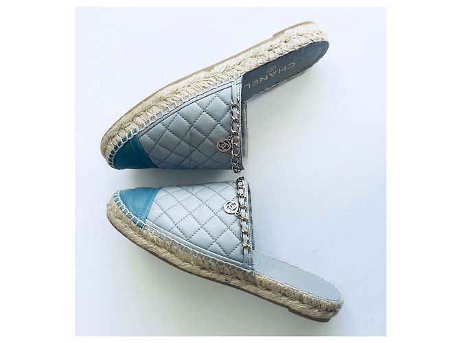 Mule Chanel in pelle blu con catena CC dorata - view 18