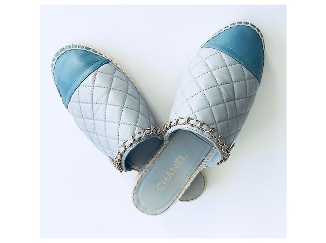 Mule Chanel in pelle blu con catena CC dorata - view 19