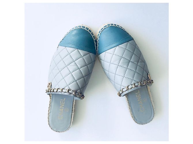 Mule Chanel in pelle blu con catena CC dorata - view 6