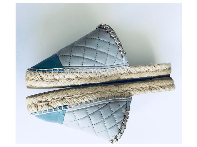 Mule Chanel in pelle blu con catena CC dorata - view 7