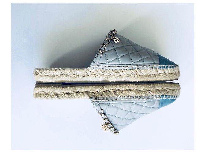Mule Chanel in pelle blu con catena CC dorata - view 8