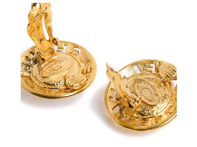 Orecchini Chanel in metallo dorato con perla ecru D'oro - vista 3