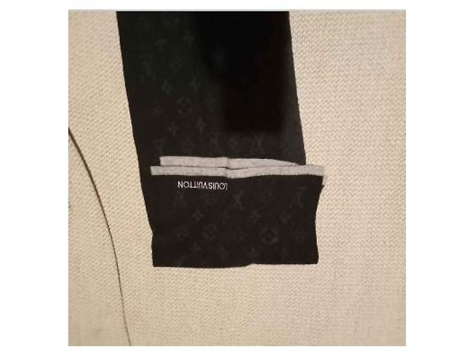 Montsouris Louis Vuitton Louis Vuttion My Monogram Eclipse Schal Schwarz Grau - Ansicht 2