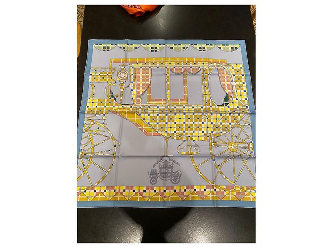 Hermès Pañuelo de sarga de seda de paseo escocés . 100 % seda enrollada a mano. Hecho a mano en Francia. Azul claro - vista 2