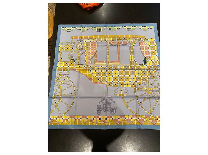 Hermès Pañuelo de sarga de seda de paseo escocés . 100 % seda enrollada a mano. Hecho a mano en Francia. Azul claro - vista 3