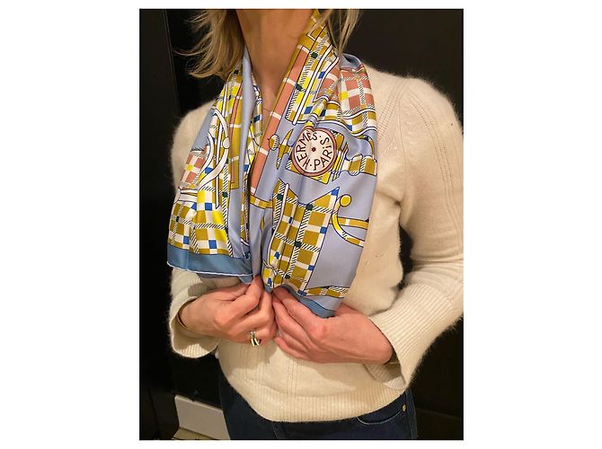 Hermès Pañuelo de sarga de seda de paseo escocés . 100 % seda enrollada a mano. Hecho a mano en Francia. Azul claro - vista 4