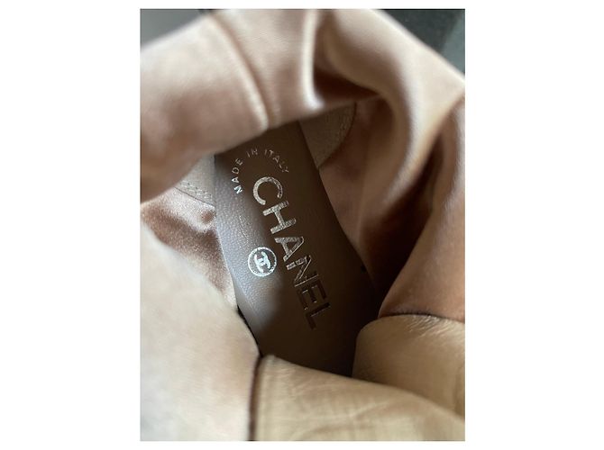 Chanel-Lederstiefeletten aus Camelia-Spitze und Nude-Beige oder heller Terrakotta-Seide T. 38 - Ansicht 10