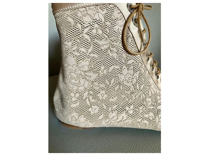 Chanel-Lederstiefeletten aus Camelia-Spitze und Nude-Beige oder heller Terrakotta-Seide T. 38 - Ansicht 14