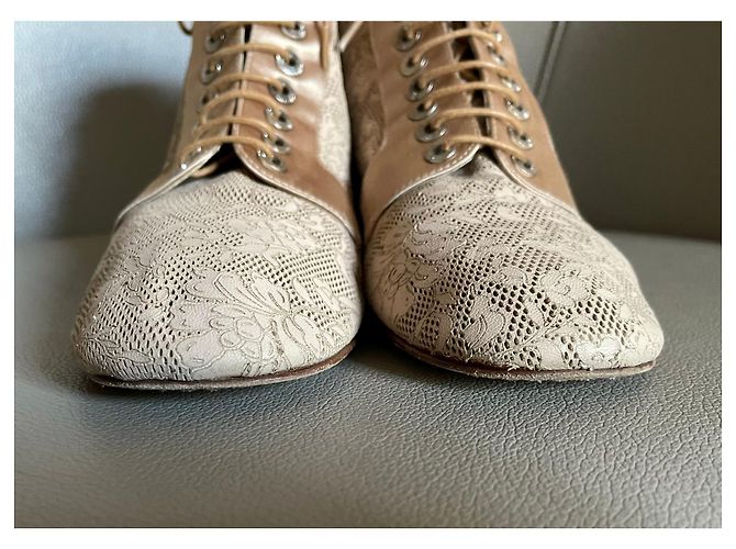 Chanel-Lederstiefeletten aus Camelia-Spitze und Nude-Beige oder heller Terrakotta-Seide T. 38 - Ansicht 15