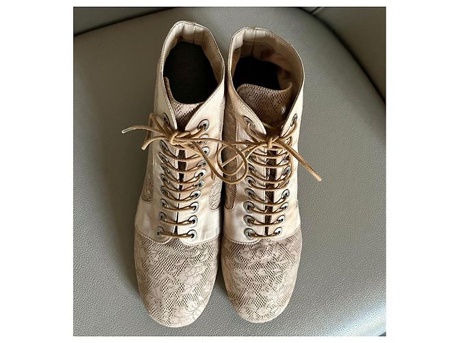 Chanel-Lederstiefeletten aus Camelia-Spitze und Nude-Beige oder heller Terrakotta-Seide T. 38 - Ansicht 17