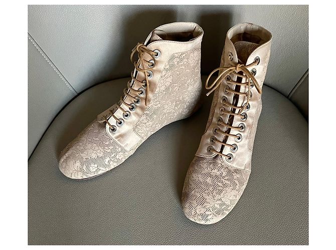 Chanel-Lederstiefeletten aus Camelia-Spitze und Nude-Beige oder heller Terrakotta-Seide T. 38 - Ansicht 18