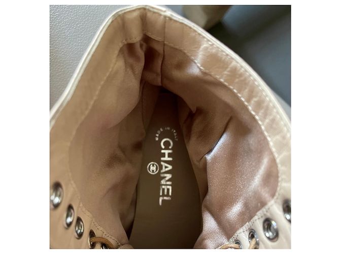 Chanel-Lederstiefeletten aus Camelia-Spitze und Nude-Beige oder heller Terrakotta-Seide T. 38 - Ansicht 8