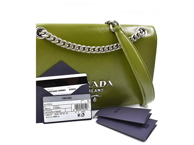 Borsa a tracolla Prada Pattina Saffiano Vernic verde in pelle - vista 2