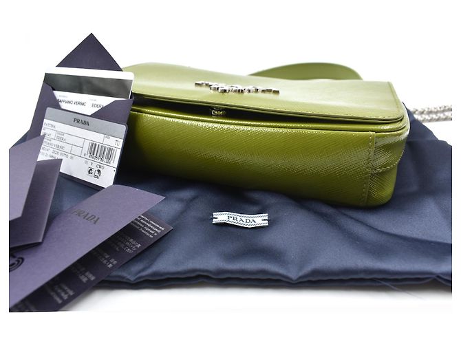 Borsa a tracolla Prada Pattina Saffiano Vernic verde in pelle - vista 6