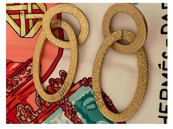Orecchini dorato DOLCE & GABBANA con cerchio allungato e logo - vista 4