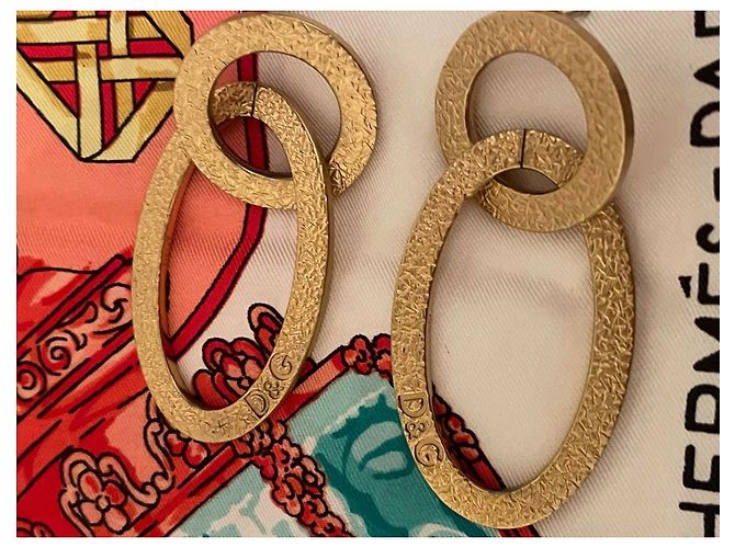 Orecchini dorato DOLCE & GABBANA con cerchio allungato e logo - vista 7